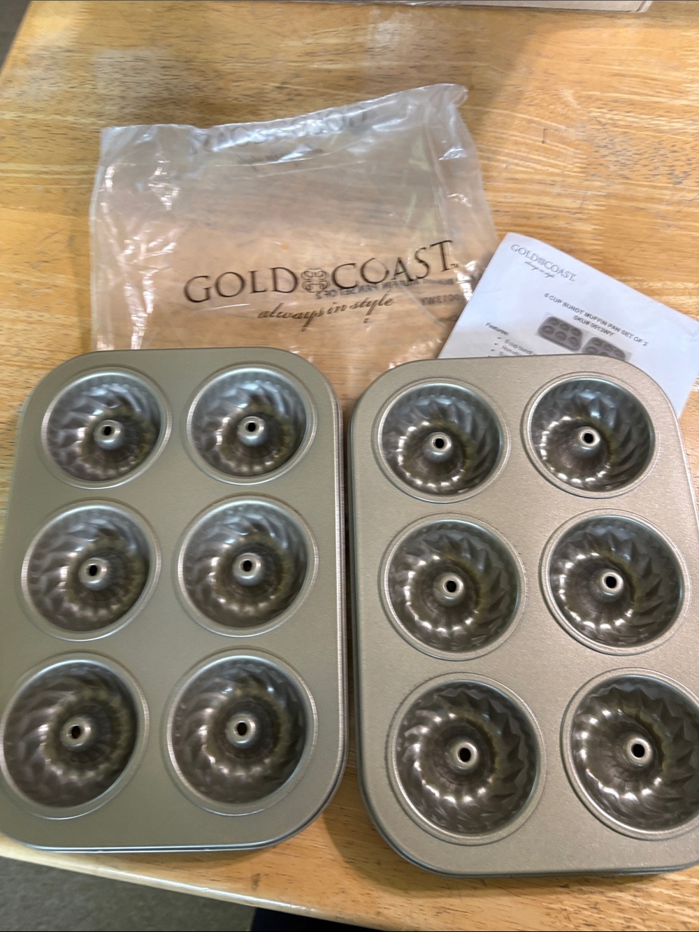 Gold Coast Metallic Nonstick 6-Cup Mini Bundt Pan Set - Champagne